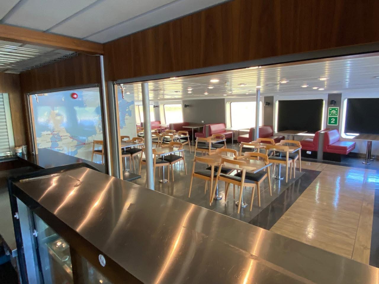 داخل السفينة 8