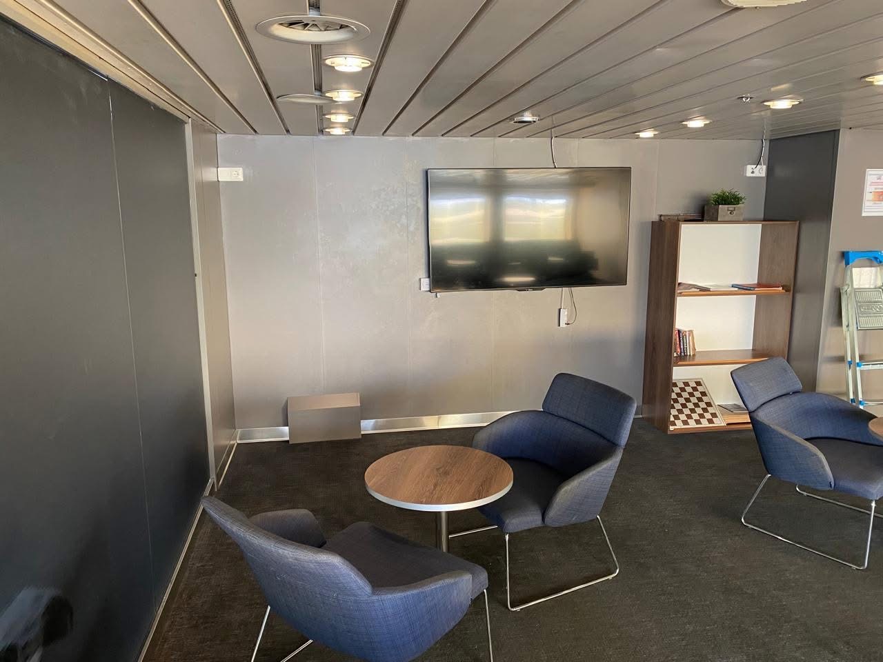 داخل السفينة 13