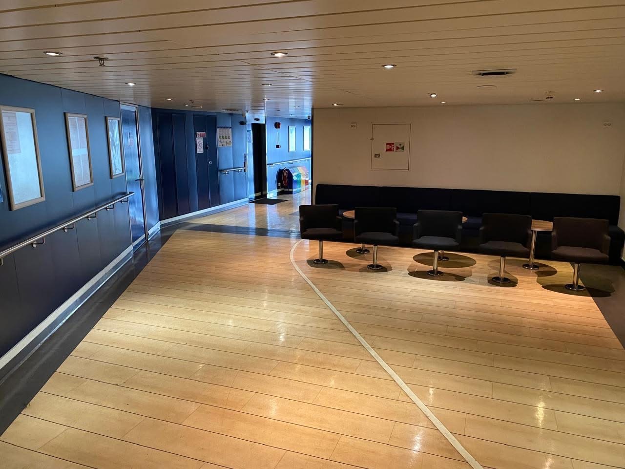 داخل السفينة 1