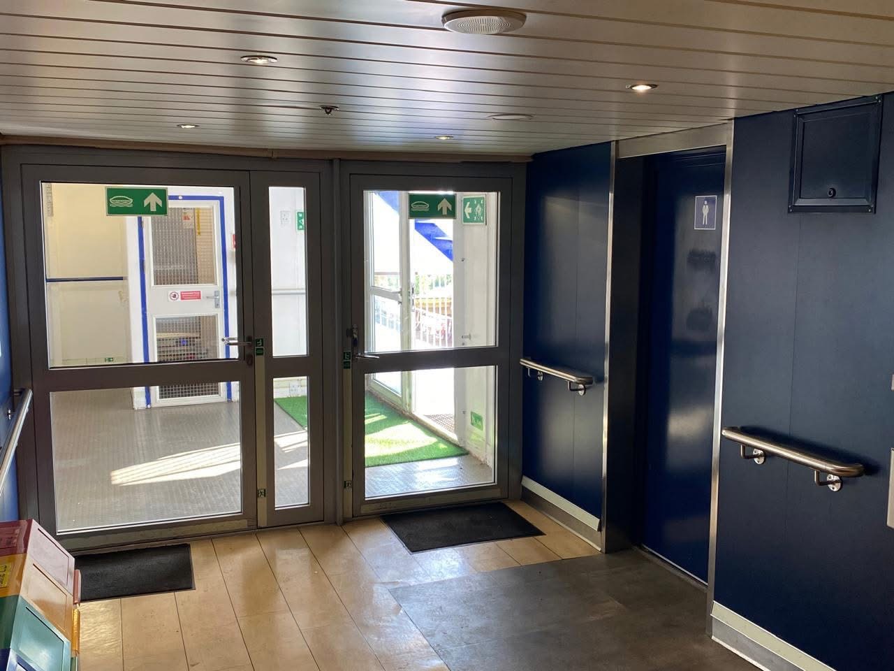 داخل السفينة 5